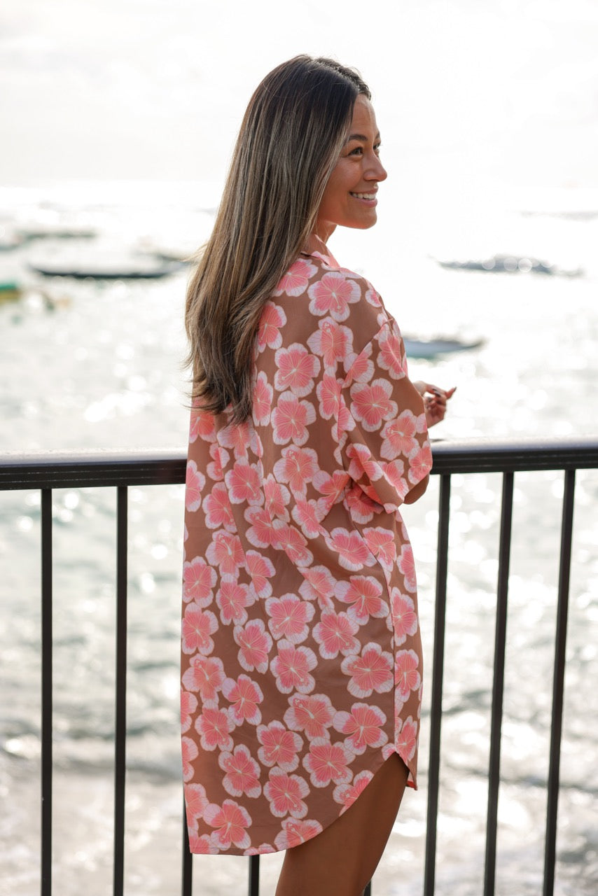 ‘Olu Breeze Tunic (Ulu Palaka / Brown Hibiscus - Merrie Monarch Release)-Guava &amp; Co.